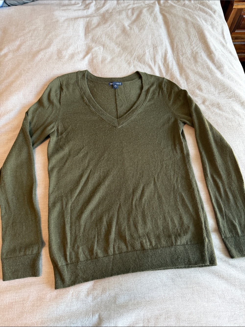 GAP 100% Wool Olive Green V-Neck Sweater, Large - Picture 6 of 9